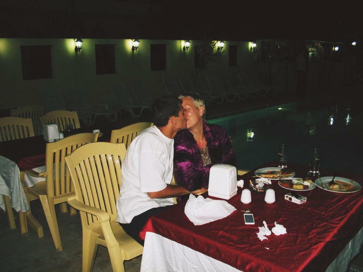 Asia Hotel เกเมร์ ภายนอก รูปภาพ